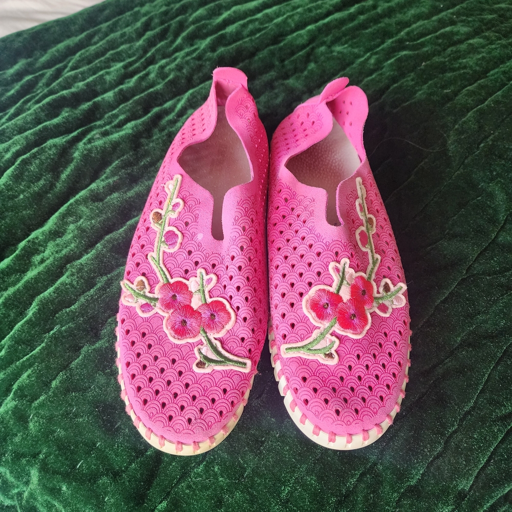 Ilse Jacobsen Pink Embroidered Floral Slip-On Sneakers